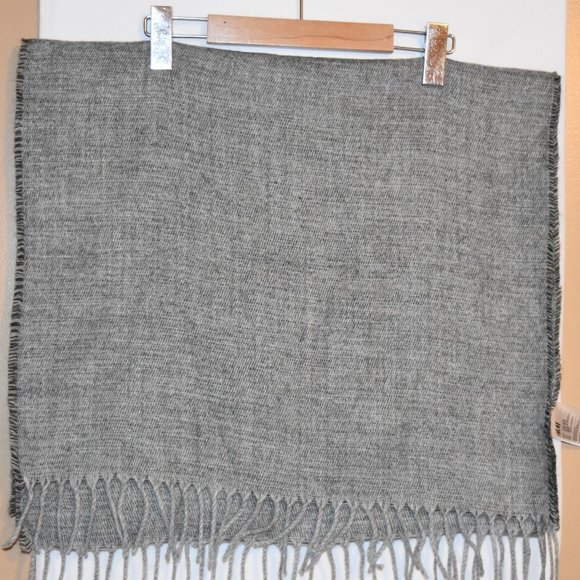 grey H&M scarf - Picture 1 of 3